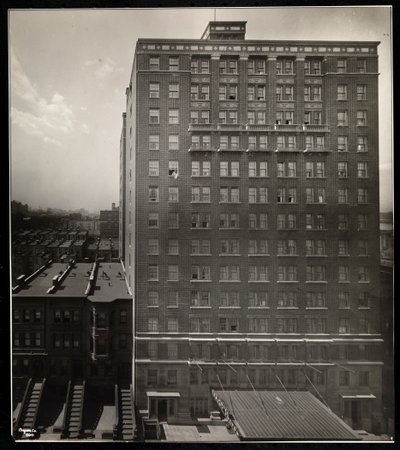 Hotel Robert Fulton, 228 West 71st Street, New York, 1920 (hopeagelatiiniprintti) tekijältä Byron Company