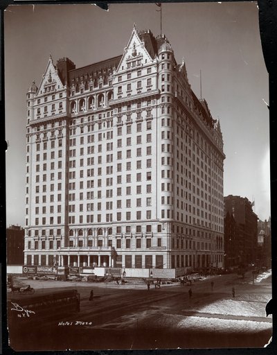 Plaza-hotelli rakenteilla, 5th Avenue ja 59th Street, New York, noin 1907 (hopeagelatiinipaino). tekijältä Byron Company