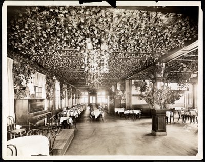 Ruokasali Hotel Dolphinissa, New York, 1915 (hopeagelatiiniprintti) tekijältä Byron Company
