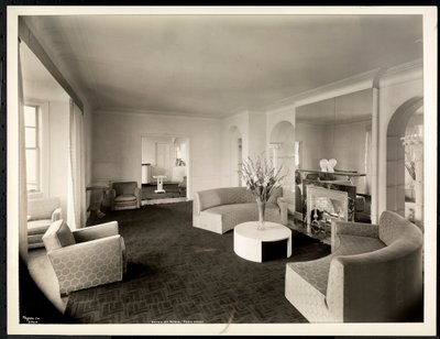 Hotel St. Regisin kattohuoneiston sali, 1937 (hopeagelatiiniprintti) tekijältä Byron Company