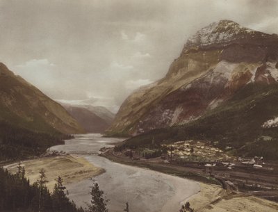 Field, British Columbia ja Mount Stephen (värikuva) tekijältä Byron Hill Harmon