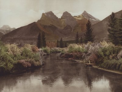 Kolme sisarta (värikuva) tekijältä Byron Hill Harmon