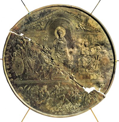 Theodosius I:n (346-395), 4. vuosisadalla jKr. (hopea) Missorium (suuri hopeaastia) tekijältä Byzantine
