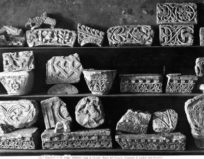 Fragmentteja italialais-bysanttilaisista veistoista tekijältä Byzantine Byzantine