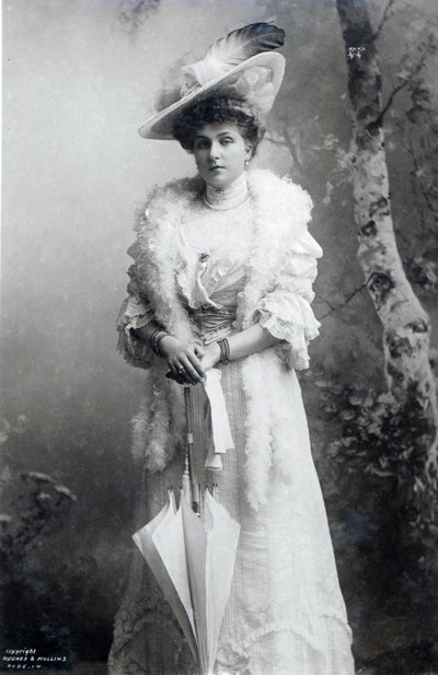 Espanjan kuningatar, Ena of Battenberg, n. 1910 (m/v kuva) tekijältä J.B. and Brown J. Rowbotham