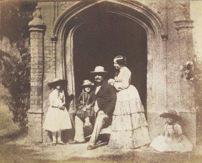 Perheryhmämuotokuva poseerattiin Doorwayssa 1840-luvun lopulla. tekijältä Calvert Jones