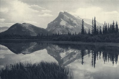 Kanadan Kalliovuoret: Banff ja Vermillion Lakes (s/w-kuva): Mount Rundle, Banff ja Vermillion Lakes (s/w-kuva) tekijältä Canadian Photographer