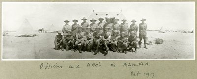 Upseerit ja aliupseerit N.Z.M.A.A.:ssa lokakuussa 1917 tekijältä Capt. Arthur Rhodes