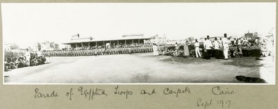 Egyptiläisten joukkojen ja mattojen paraati, Kairo, syyskuu 1917 tekijältä Capt. Arthur Rhodes