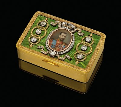Keisarillinen esitys nuuskalaatikko, jossa on akvarelli norsunluun miniatyyri keisari Nikolai II, n. 1890 (kulta- ja giljoche-emali, vesiväri norsunluulle) tekijältä Carl Fabergé