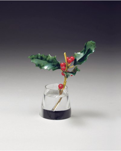 Holly spray kapenevassa maljakossa, n. 1890 tekijältä Carl Fabergé