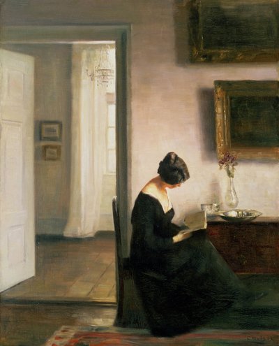 Nainen lukemassa sisätiloissa tekijältä Carl Holsoe