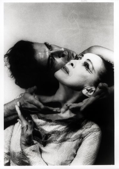 Martha Graham (1894-1991) ja Bertram Ross (1920-2003) "Visionary Recital" -näytelmässä 27. kesäkuuta 1961 (gelatiinihopeapaino). tekijältä Carl Van Vechten