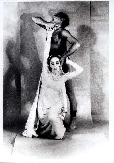 Martha Graham (1894-1991) ja Bertram Ross (1920-2003) "Visionary Recital" -näytelmässä 27. kesäkuuta 1961 (gelatiinihopeapaino). tekijältä Carl Van Vechten
