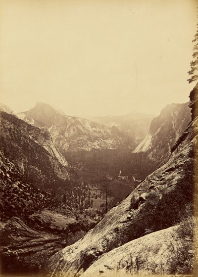 [Ylä-Josemiten kupolit Ylä-Josemiten juurelta] tekijältä Carleton Watkins