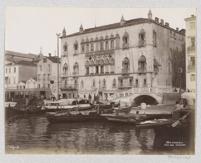 Hotel Royal Danieli Palazzo Dandolossa ja veneitä Riva degli Schiavonilla Venetsiassa tekijältä Carlo Naya