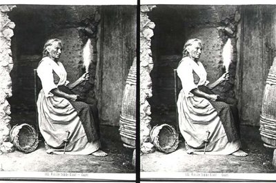 Old Woman Spinning, Capri, n. 1865 (m/v kuva) tekijältä Carlo Naya