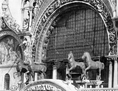 Venetsian San Marcon basilikan hevoset - valokuvaus C. Naya tekijältä Carlo Naya