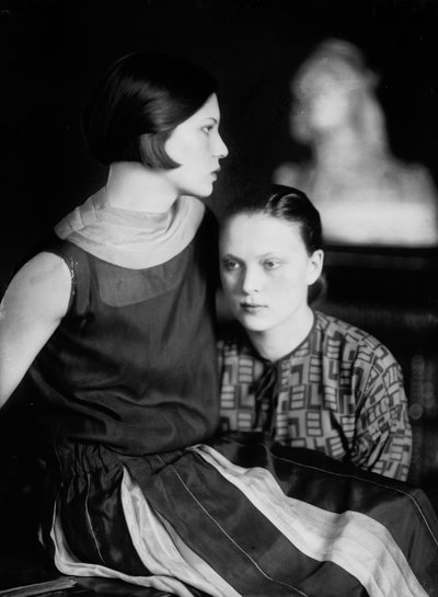 Wanda ja Marion Wulzin muotokuva, Trieste, n. 1920 (lasilevy) tekijältä Carlo Wulz