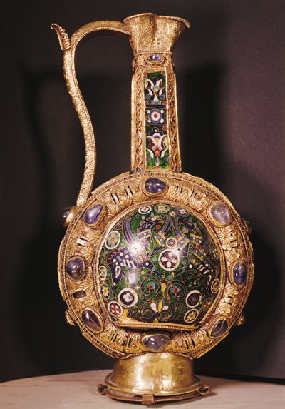 Kaarle Suuren vesikannu (kulta & cloisonne emali) tekijältä Carolingian School