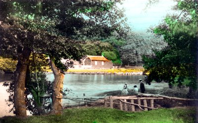 Ruswarp Dam, Whitby, North Yorkshire, 1926. tekijältä Cavenders Ltd