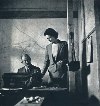 Toiminta täällä, 1941 tekijältä Cecil Beaton