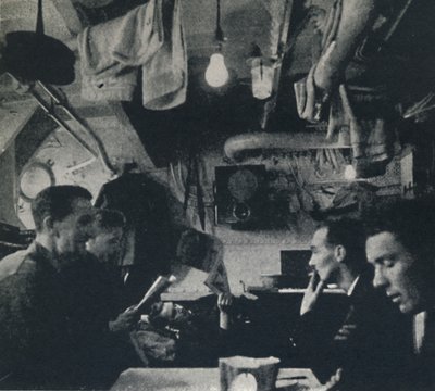 Toiminnallinen tilankäyttö sotkun kannella, 1941 tekijältä Cecil Beaton