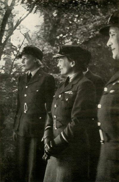 H.R.H. Gloucesterin herttuatar, ilmakomentaja, 1943. tekijältä Cecil Beaton