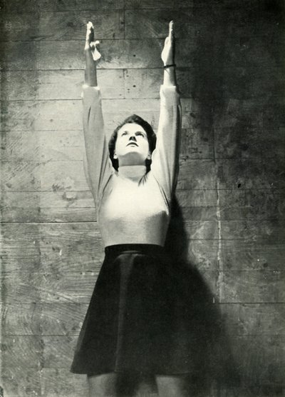 P.T. Kouluttaja, 1943. tekijältä Cecil Beaton