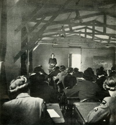 W.A.A.F. Officer Lectures, n. 1943. tekijältä Cecil Beaton