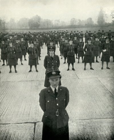 W.A.A.F. Upseerit opetuskoulussaan, n. 1943. tekijältä Cecil Beaton