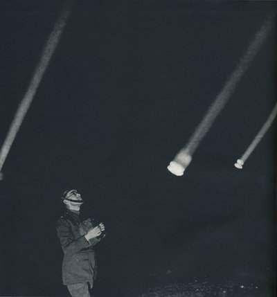 Sota..., 1941 tekijältä Cecil Beaton