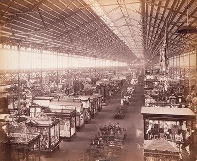 Päärakennus, itägalleria, Centennial Exhibition, Philadelphia tekijältä Centennial Photographic Co.