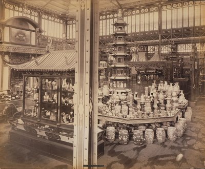 Näkymä kiinalaiselle tuomioistuimelle, päärakennus, satavuotisnäyttely, Philadelphia tekijältä Centennial Photographic Co.