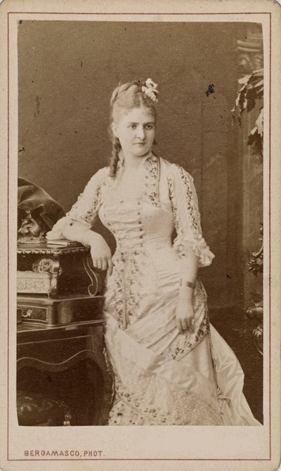 Oopperalaulaja Caroline Sallan muotokuva Caroline Louise de Septavaux n. 1880. tekijältä Charles Bergamasco