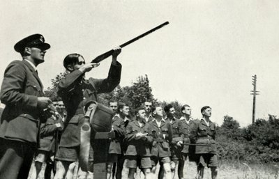RAF:n henkilökunta oppi ampumaan aseita toisen maailmansodan aikana, 1941. tekijältä Charles Brown