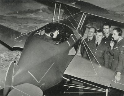 RAF-henkilöstö oppi lentämään lentosimulaattorilla toisen maailmansodan aikana, 1941. tekijältä Charles Brown