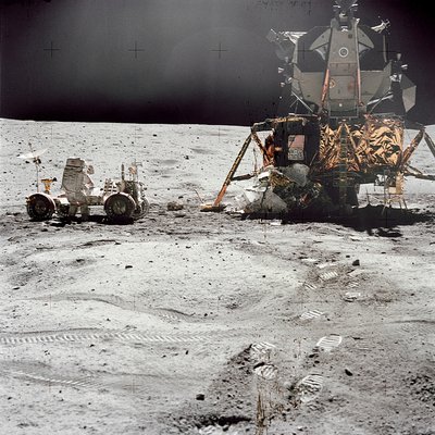 Apollo 16 Lunar Module Orion kuun pinnalla, 21. huhtikuuta 1972. tekijältä Charles Duke