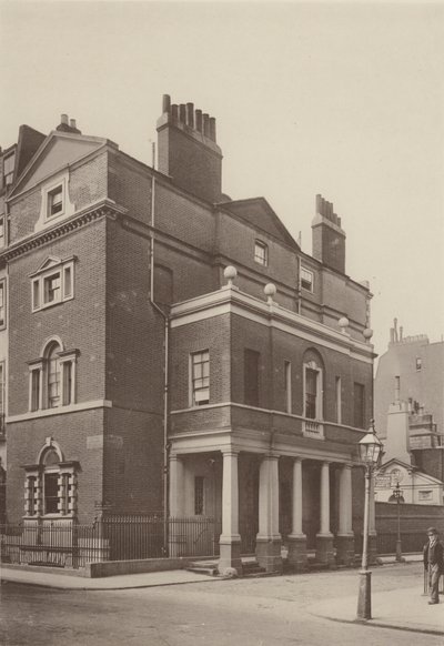 Corner House, South Audley Street, West tekijältä Charles Latham
