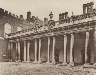 Hampton Court Palace, Colonnade to Kings Entrance tekijältä Charles Latham