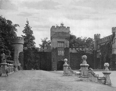 Gatehouse tekijältä Charles Latham