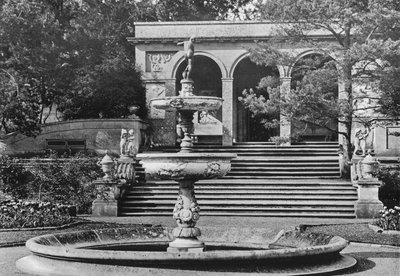 Loggia ja suihkulähde tekijältä Charles Latham