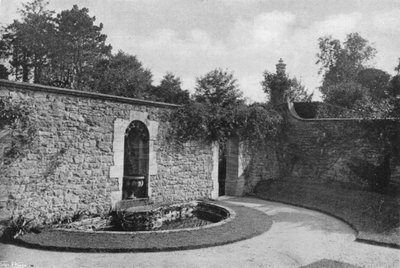 Rose Court tekijältä Charles Latham