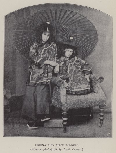 Lorina ja Alice Liddell (m/w kuva) tekijältä Charles Lutwidge Dodgson