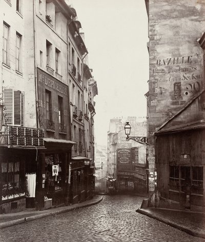 Rue de la Montagne-Sainte-Geneviève lähellä Rue LaPlacen risteystä..., 186569. tekijältä Charles Marville