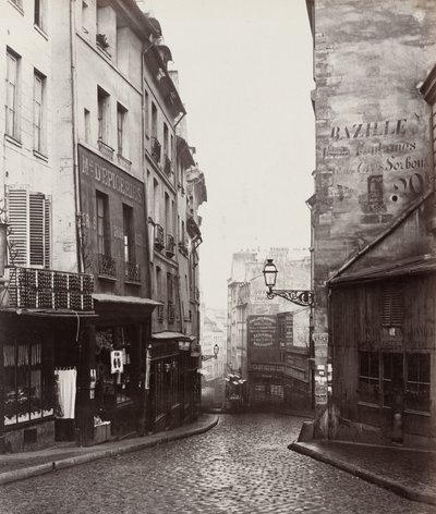 Rue de la Montagne-Sainte-Geneviève lähellä Rue Laplacen risteystä tekijältä Charles Marville