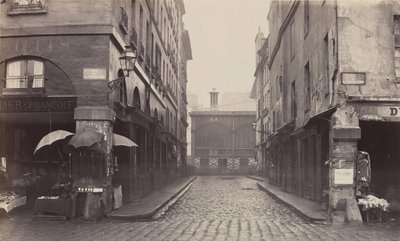 Rue du Contrat-Social, rue de la Tonnellerie, 1864-1865. tekijältä Charles Marville