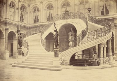 [Portaikko Hôtel de Villen sisätiloissa] tekijältä Charles Marville