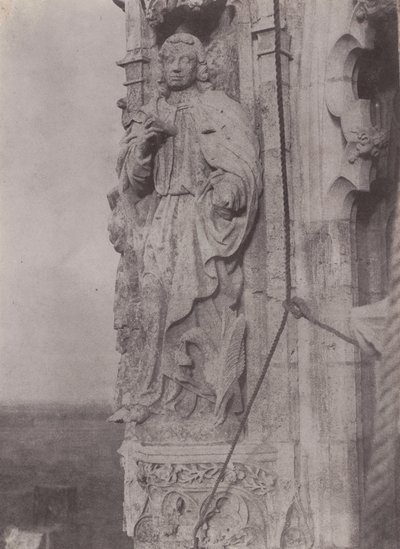 Pyhä Johannes evankelista, Chartresin katedraali,n. 1854 (kuva) tekijältä Charles Nègre