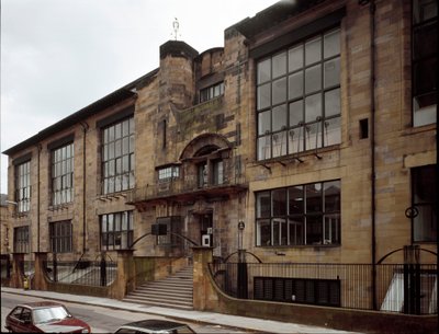 Näkymä arkkitehti Charles Rennie Mackintoshin (1868-1928) suunnittelemasta Kuvataidekoulusta tekijältä Charles Rennie Mackintosh